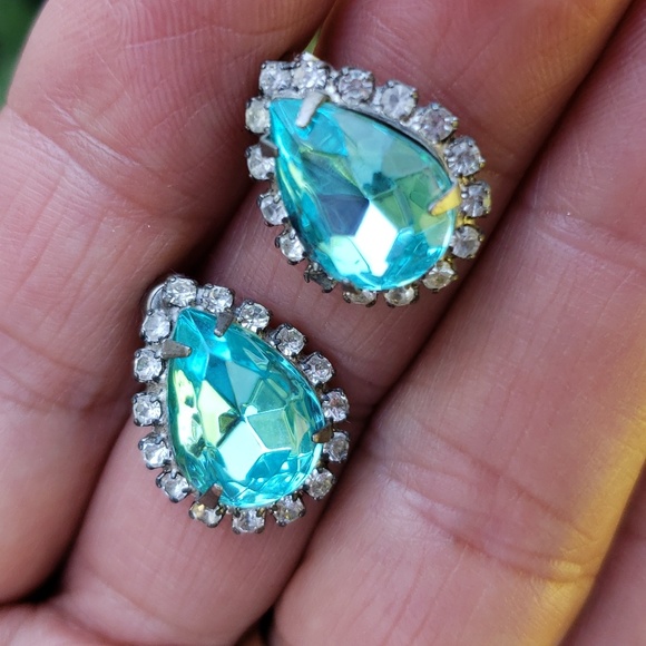 VINTAGE Teal Teardrop (post) earring set. Circles with Rhinestones. - Picture 5 of 5